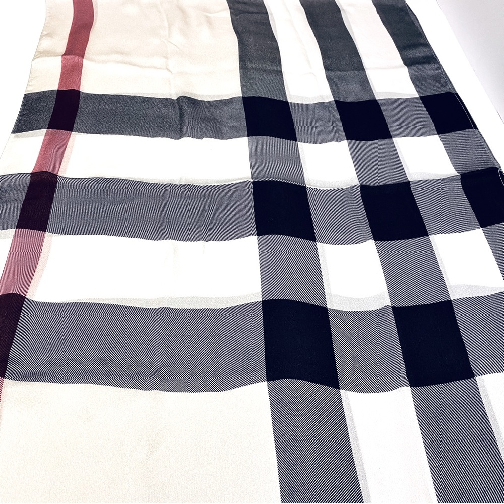 Burberry Brit Silk Check Stole / Scarf Rectangular. - Picture 11 of 11